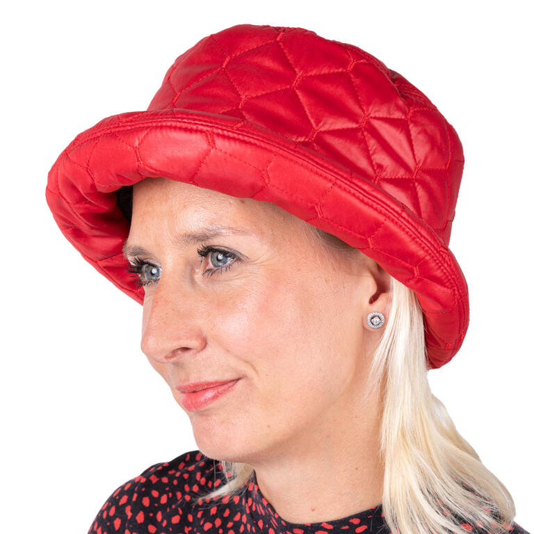 Levně Prošívaný dámský nepromokavý klobouk červený